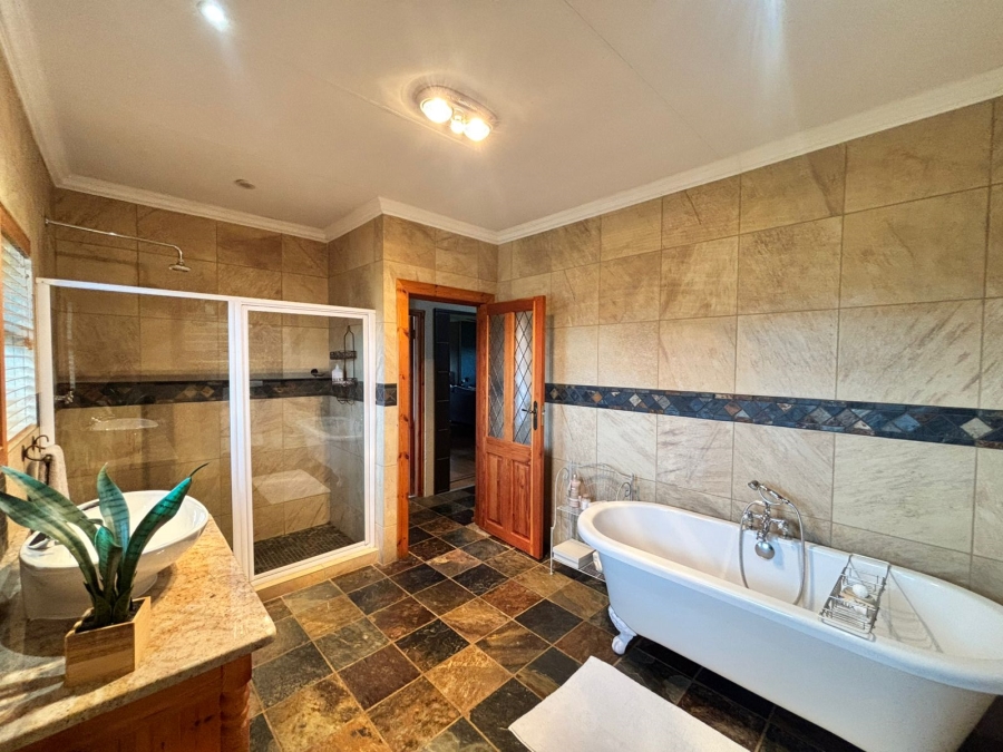 5 Bedroom Property for Sale in Grimbeeck Park North West